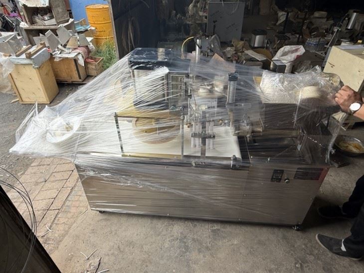Pneumatic Pizza Base Press Machine